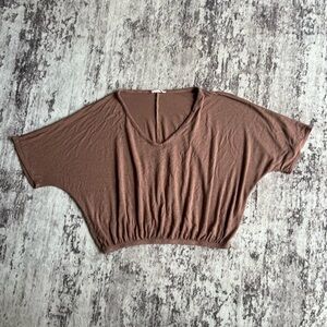 Olivia Rae Tan Brown Cropped V-Neck Short Sleeve T-Shirt, size Medium